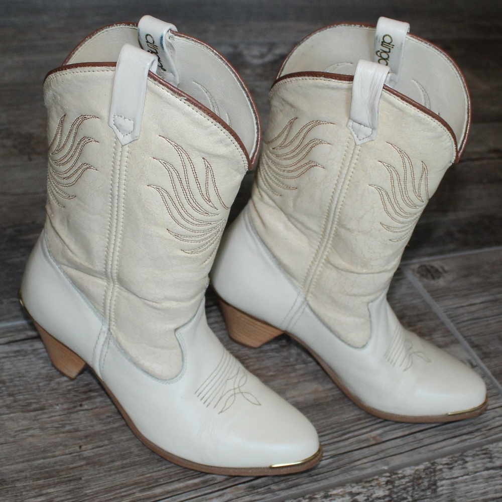 Dingo cream and white heeled cowgirl boots